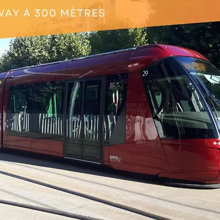 L'Histoire Clermontoise - Tramway Au Pied Du Logement Exterior foto